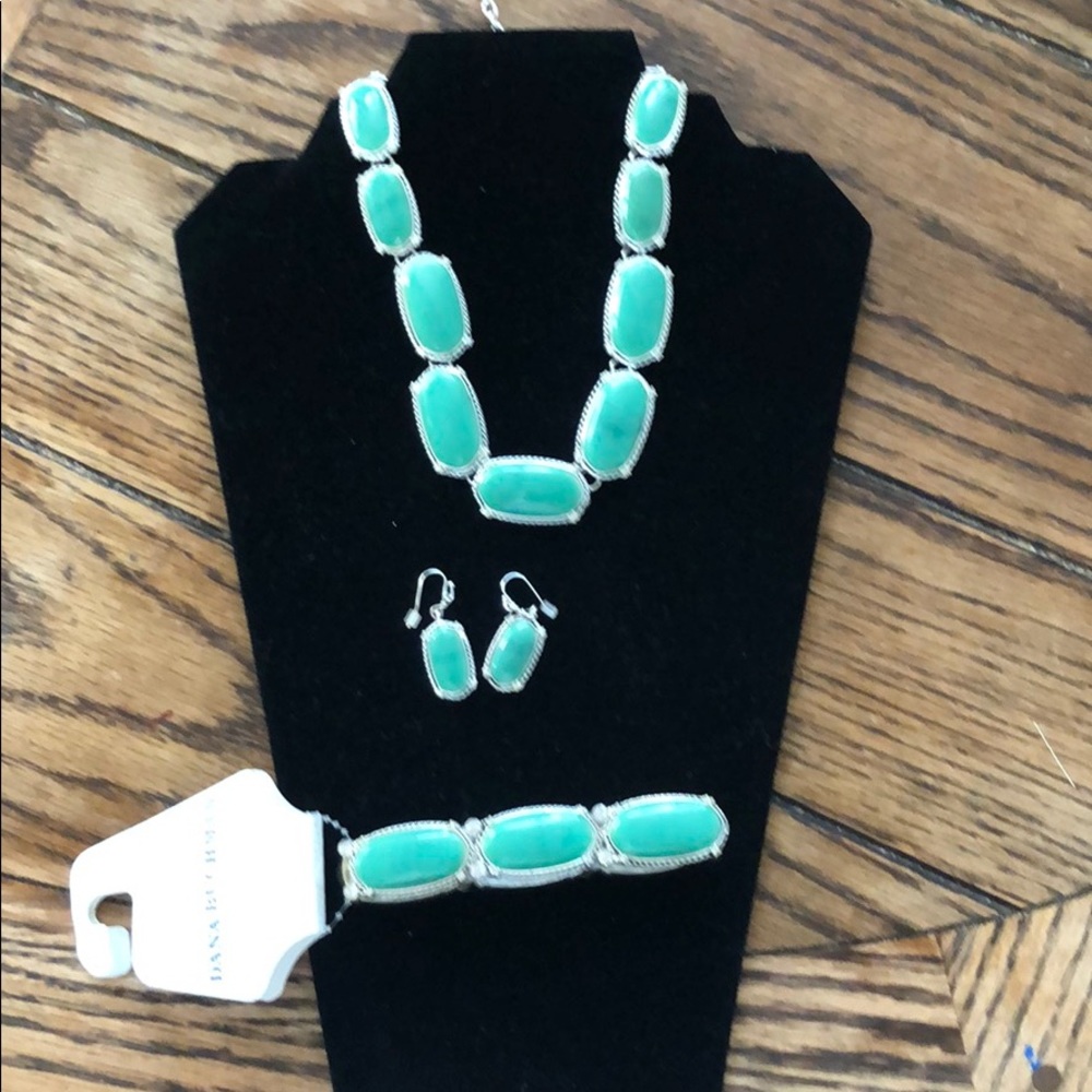 Dana Bachman set